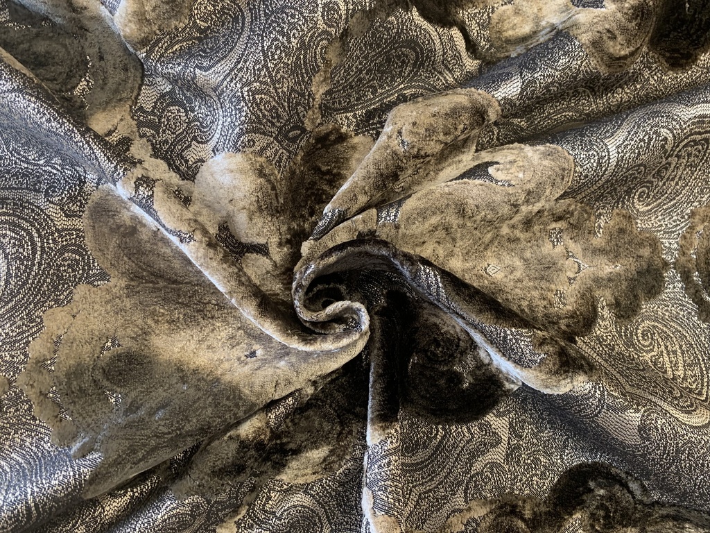 AT TISSU JAQ VEL GOLD LUCIA 750g 1,40m