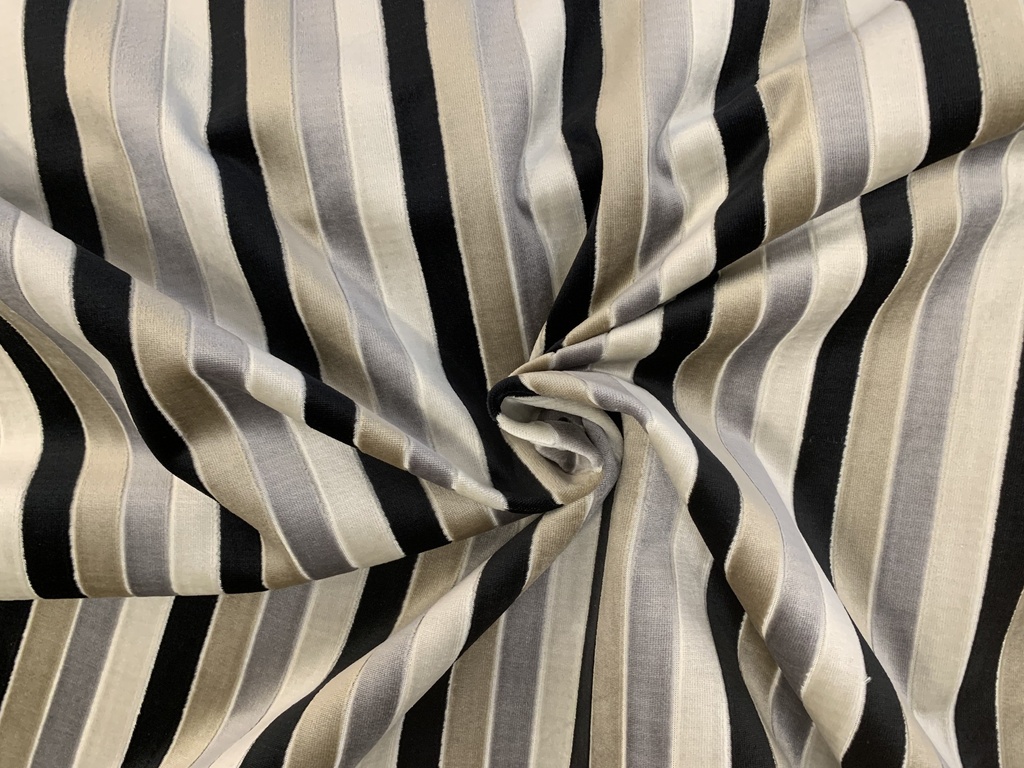 AT TISSU JAQ VEL GEO 600g 1,40m
