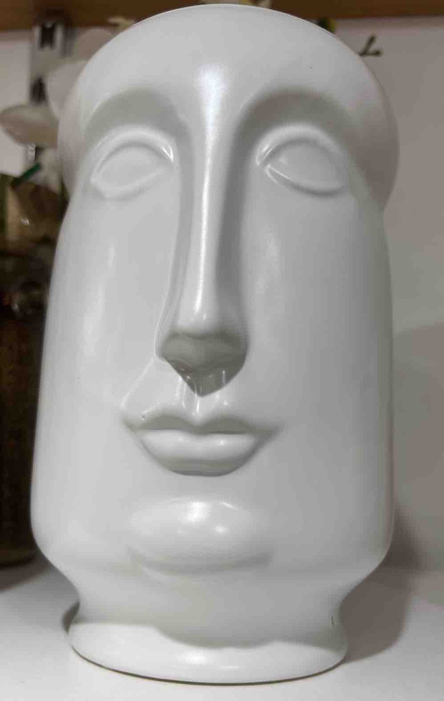 DECO VASE FIGURINE PORCELAINE FINE BLANC 13,5x15x23cm